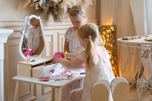 Įkelti vaizdą į galerijos rodinį, Princesės grožio staliukas