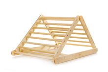 Įkelti vaizdą į galerijos rodinį, MONTESSORI BALANSAVIMO LAIPTELIAI - PIKLER LAIPIOJIMO TRIKAMPIS 80 CM SU DVIPUSE ČIUOŽYKLA