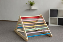 Įkelti vaizdą į galerijos rodinį, MONTESSORI BALANSAVIMO LAIPTELIAI - PIKLER LAIPIOJIMO TRIKAMPIS 80 CM SU DVIPUSE ČIUOŽYKLA