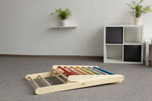 Įkelti vaizdą į galerijos rodinį, MONTESSORI BALANSAVIMO LAIPTELIAI - PIKLER LAIPIOJIMO TRIKAMPIS 80 CM SU DVIPUSE ČIUOŽYKLA