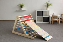 Įkelti vaizdą į galerijos rodinį, MONTESSORI BALANSAVIMO LAIPTELIAI - PIKLER LAIPIOJIMO TRIKAMPIS 80 CM SU DVIPUSE ČIUOŽYKLA