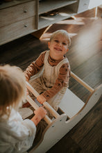 Įkelti vaizdą į galerijos rodinį, VALTIS SŪPUOKLĖS - STALAS