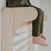 Įkelti vaizdą į galerijos rodinį, ŠVEDIŠKA SIENELĖ - PIKLER LAIPIOJIMO TRIKAMPIS