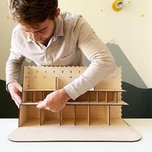 Įkelti vaizdą į galerijos rodinį, MEDINIS MAŠINĖLIŲ GARAŽAS