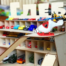 Įkelti vaizdą į galerijos rodinį, MEDINIS MAŠINĖLIŲ GARAŽAS