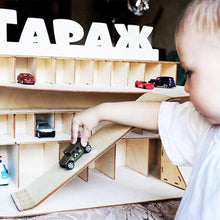 Įkelti vaizdą į galerijos rodinį, MEDINIS MAŠINĖLIŲ GARAŽAS