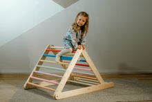 Įkelti vaizdą į galerijos rodinį, MONTESSORI BALANSAVIMO LAIPTELIAI - PIKLER LAIPIOJIMO TRIKAMPIS 80 CM SU DVIPUSE ČIUOŽYKLA