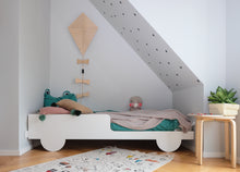 Įkelti vaizdą į galerijos rodinį, SIENINIS ŠVIESTUVAS „AITVARAS"