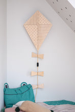 Įkelti vaizdą į galerijos rodinį, SIENINIS ŠVIESTUVAS „AITVARAS"