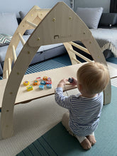 Įkelti vaizdą į galerijos rodinį, PIKLER LAIPIOJIMO TRIKAMPIS SU ČIUOŽYKLA/KOPĖČIOMIS - BALANSAVIMO LAIPTELIAI