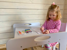Įkelti vaizdą į galerijos rodinį, VAIKIŠKAS STALAS SU KĖDĖMIS