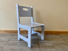Įkelti vaizdą į galerijos rodinį, VAIKIŠKAS STALAS SU KĖDĖMIS