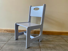 Įkelti vaizdą į galerijos rodinį, VAIKIŠKAS STALAS SU KĖDĖMIS