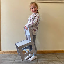 Įkelti vaizdą į galerijos rodinį, VAIKIŠKAS STALAS SU KĖDĖMIS