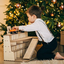 Įkelti vaizdą į galerijos rodinį, MEDINIS MAŠINĖLIŲ GARAŽAS