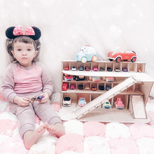 Įkelti vaizdą į galerijos rodinį, MEDINIS MAŠINĖLIŲ GARAŽAS