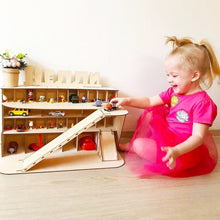 Įkelti vaizdą į galerijos rodinį, MEDINIS MAŠINĖLIŲ GARAŽAS