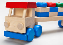 Įkelti vaizdą į galerijos rodinį, MEDINIS SUNKVEŽIMIS SU KALADĖLĖMIS