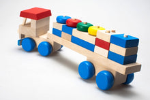 Įkelti vaizdą į galerijos rodinį, MEDINIS SUNKVEŽIMIS SU KALADĖLĖMIS