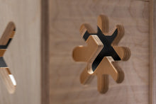 Įkelti vaizdą į galerijos rodinį, SMULKIOSIOS MOTORIKOS ŽAISLAS DĖŽUTĖ