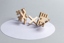 Įkelti vaizdą į galerijos rodinį, SMULKIOSIOS MOTORIKOS ŽAISLAS DĖŽUTĖ