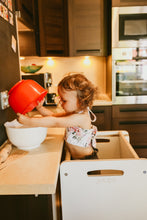 Įkelti vaizdą į galerijos rodinį, MONTESSORI VIRTUVĖS BOKŠTELIS SU PAPILDOMA APSAUGA