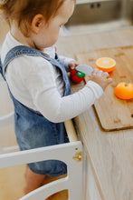 Įkelti vaizdą į galerijos rodinį, 3in1 - VIRTUVĖS PAGALBINIS BOKŠTELIS - STALAS - ČIUOŽYKLA TRANSFORMERIS MEDŽIO MOTYVAI