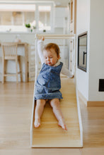 Įkelti vaizdą į galerijos rodinį, 3in1 - VIRTUVĖS PAGALBINIS BOKŠTELIS - STALAS - ČIUOŽYKLA TRANSFORMERIS MEDŽIO MOTYVAI