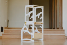 Įkelti vaizdą į galerijos rodinį, 3in1 - VIRTUVĖS PAGALBINIS BOKŠTELIS - STALAS - ČIUOŽYKLA TRANSFORMERIS MEDŽIO MOTYVAI