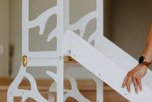 Įkelti vaizdą į galerijos rodinį, 3in1 - VIRTUVĖS PAGALBINIS BOKŠTELIS - STALAS - ČIUOŽYKLA TRANSFORMERIS MEDŽIO MOTYVAI