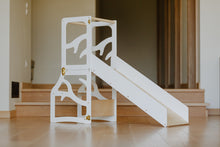 Įkelti vaizdą į galerijos rodinį, 3in1 - VIRTUVĖS PAGALBINIS BOKŠTELIS - STALAS - ČIUOŽYKLA TRANSFORMERIS MEDŽIO MOTYVAI