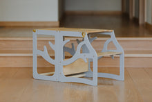 Įkelti vaizdą į galerijos rodinį, 3in1 - VIRTUVĖS PAGALBINIS BOKŠTELIS - STALAS - ČIUOŽYKLA TRANSFORMERIS MEDŽIO MOTYVAI