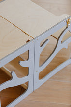 Įkelti vaizdą į galerijos rodinį, 3in1 - VIRTUVĖS PAGALBINIS BOKŠTELIS - STALAS - ČIUOŽYKLA TRANSFORMERIS MEDŽIO MOTYVAI