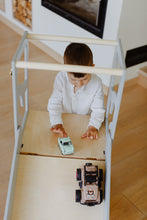 Įkelti vaizdą į galerijos rodinį, 3in1 - VIRTUVĖS PAGALBINIS BOKŠTELIS - STALAS - ČIUOŽYKLA TRANSFORMERIS MEDŽIO MOTYVAI