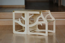 Įkelti vaizdą į galerijos rodinį, 3in1 - VIRTUVĖS PAGALBINIS BOKŠTELIS - STALAS - ČIUOŽYKLA TRANSFORMERIS MEDŽIO MOTYVAI