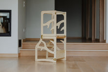 Įkelti vaizdą į galerijos rodinį, 3in1 - VIRTUVĖS PAGALBINIS BOKŠTELIS - STALAS - ČIUOŽYKLA TRANSFORMERIS MEDŽIO MOTYVAI